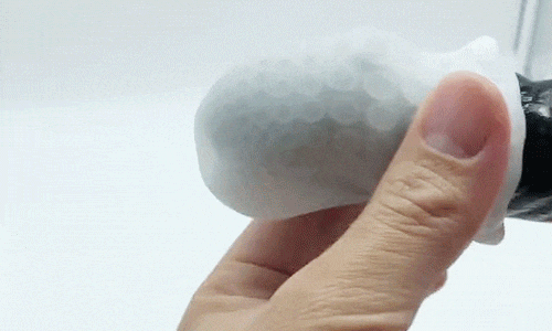 POCKET TENGA クリック ボールにディルドを出し入れしているアニメーション画像